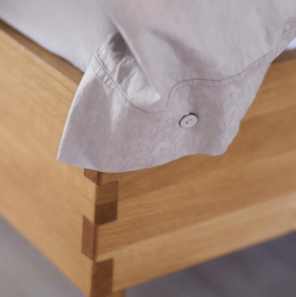 Soveværelse-Diana Mot & Isabella Bergstrøm G30 - Sengeramme - Eg