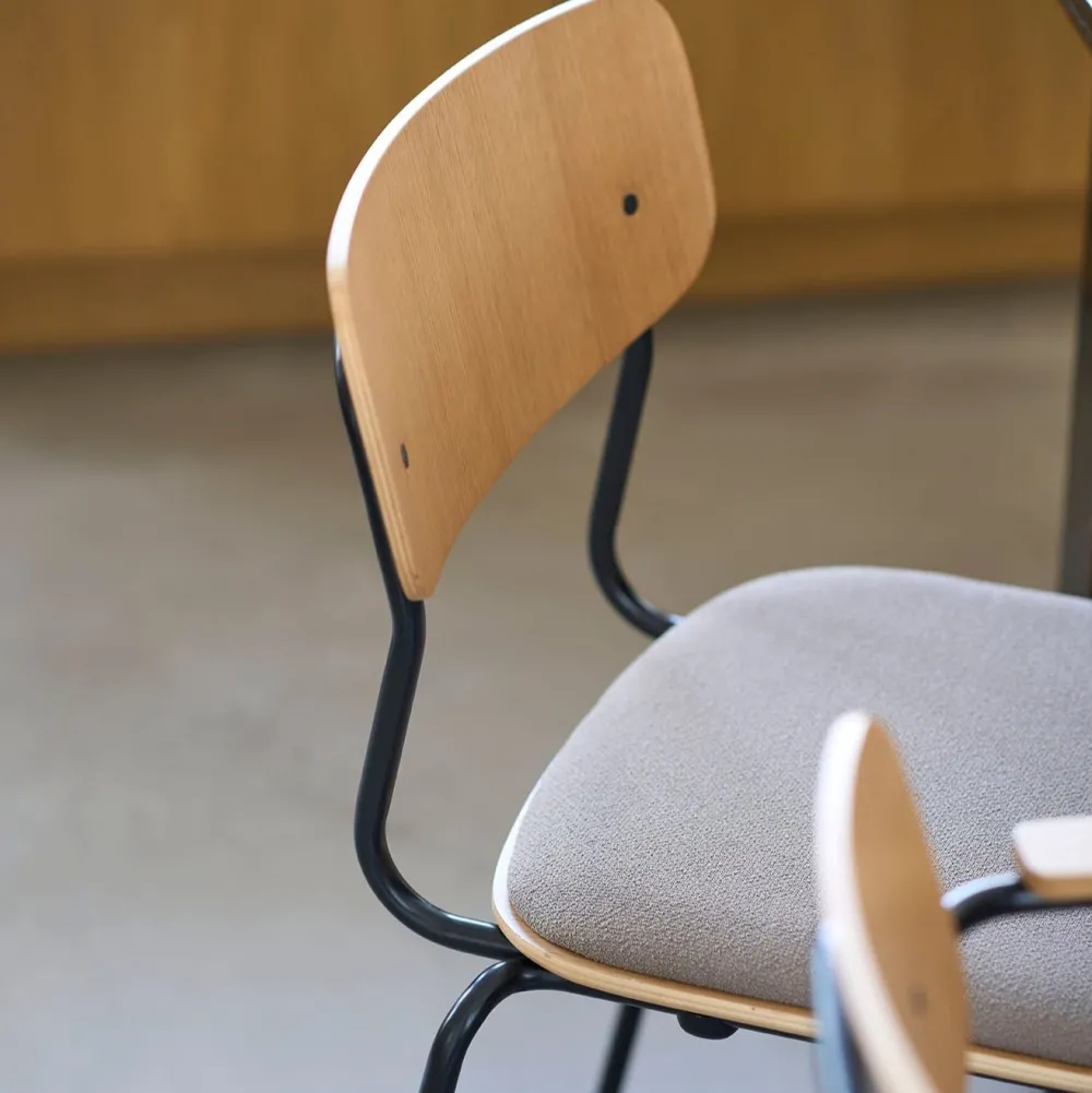 Spisebordsstole-Jakob Thau J182 - Holmen - Stabelstol - Stål - Grain - Taupe