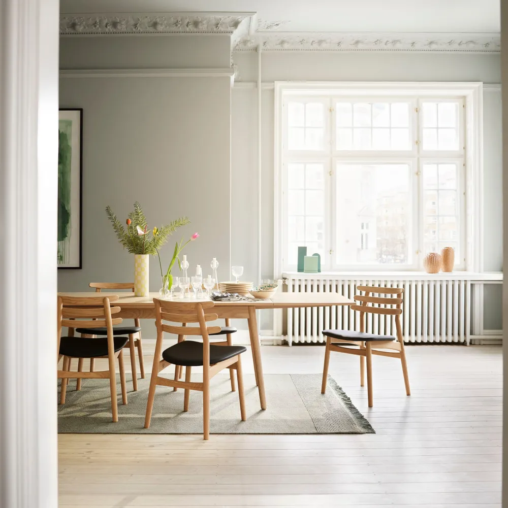 Spisebordsstole-Poul M. Volther J48 - Stol - Eg - Sort læder