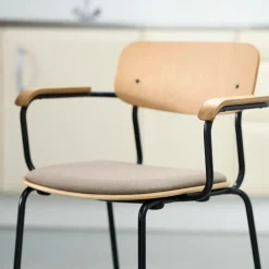 Spisebordsstole-Jakob Thau J183 Holmen - Stabelstol m/armlæn - Taupe