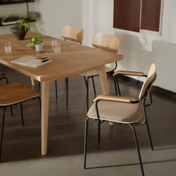 Spisebordsstole-Jakob Thau J183 Holmen - Stabelstol m/armlæn - Taupe