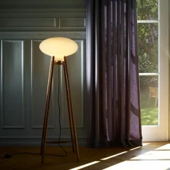 Gulvlamper-Philip Bro & Dögg Gudmundsdottir U5 Hiti - Gulvlampe - Eg - Opalt glas